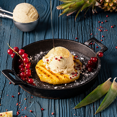 Grillowany ananas z Lodami Waniliowymi 